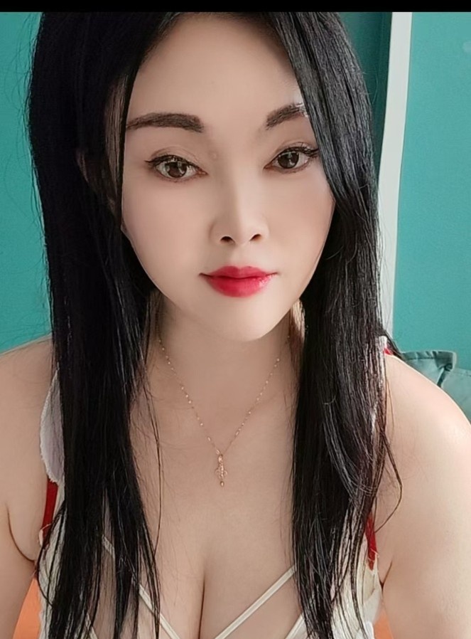 身材苗条少妇