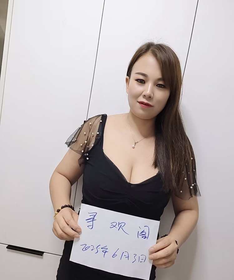 浦东巨乳风骚水鱼儿