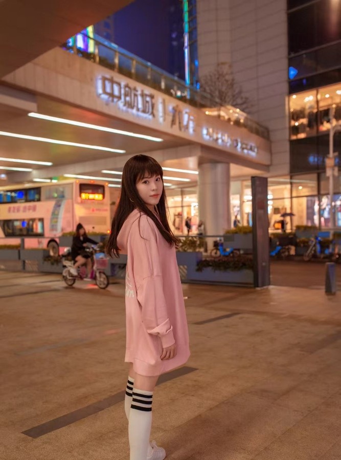 可爱豹纹妹