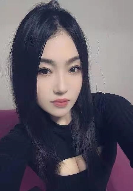 彝族温柔小姐姐