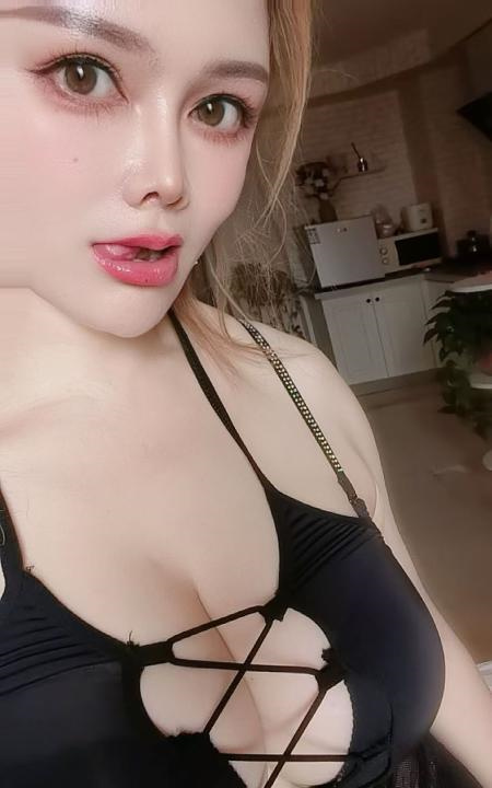 肤白大胸少妇咪朵