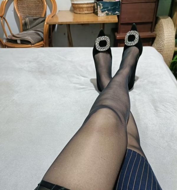 石路附近长腿骚女