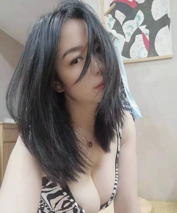 丰满高挑小少妇