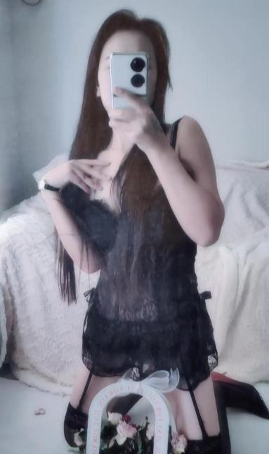 年轻长腿蜜儿