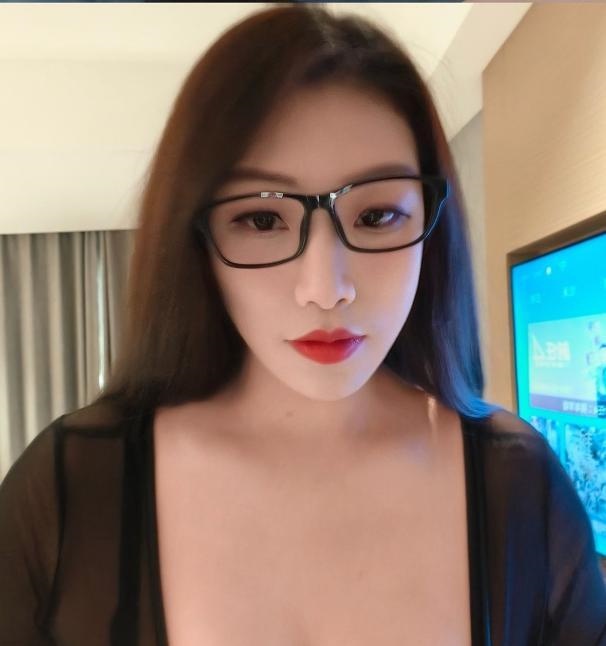肥臀性瘾大的少妇