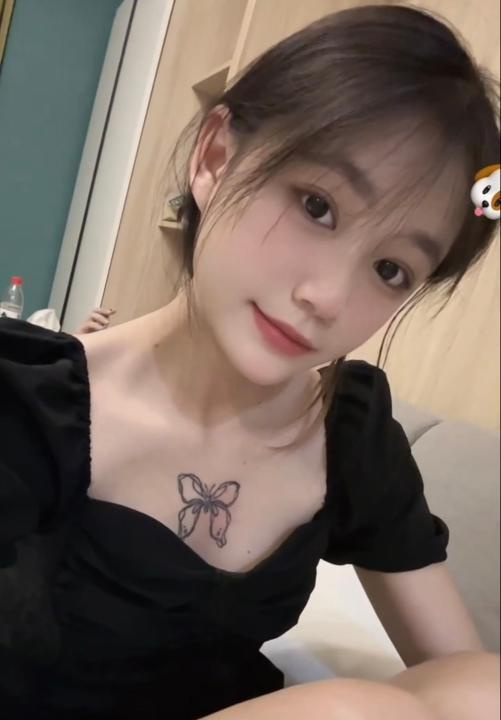 天河乖巧小妹妃妃