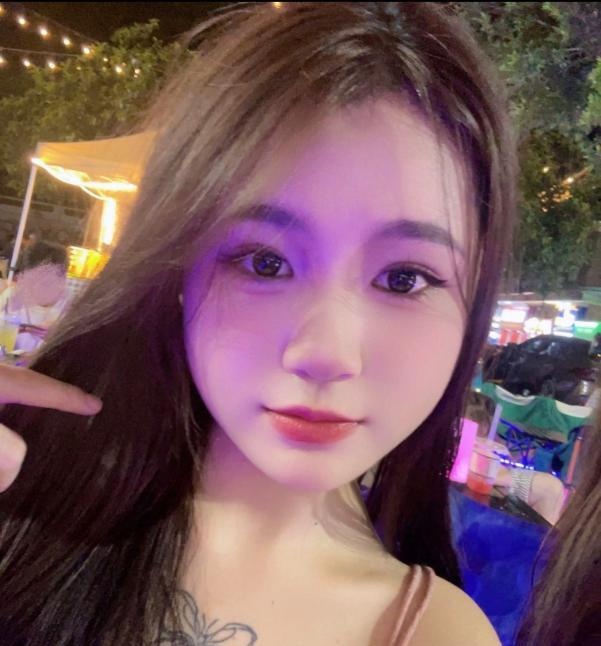 天河乖巧小妹妃妃