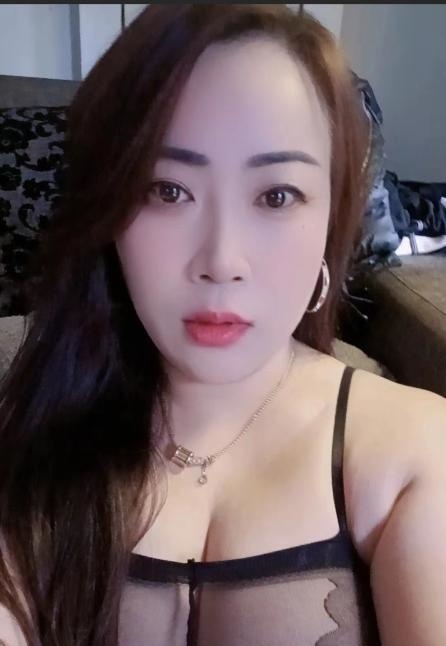 西青E奶大胸妹