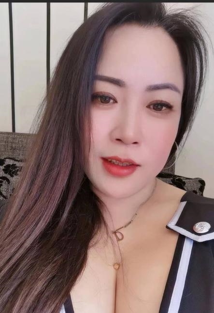 西青E奶大胸妹