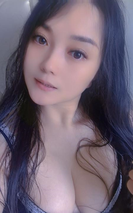 苗条服务系少妇