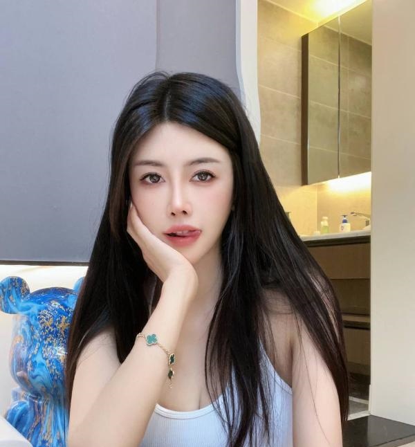 性感大胸身材好妹子