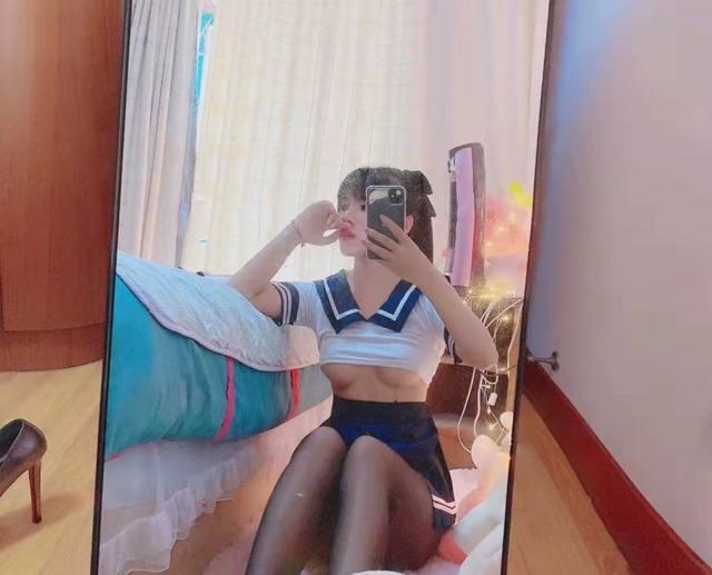 貌白丰满邻家小妹
