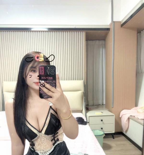 貌白丰满邻家小妹