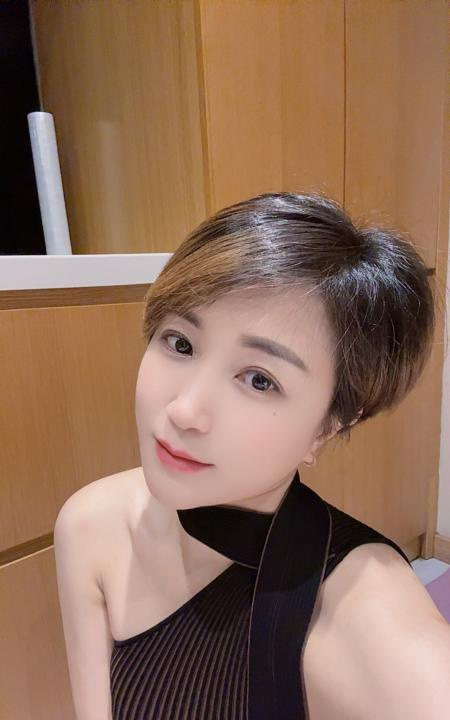 短发御姐
