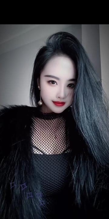 大长腿黑丝少妇
