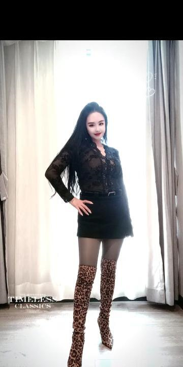 大长腿黑丝少妇