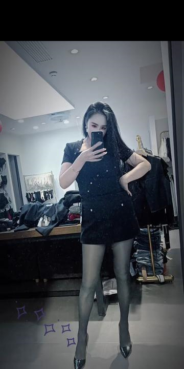 大长腿黑丝少妇