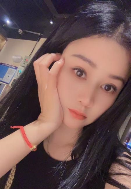 白嫩泡芙妹妹