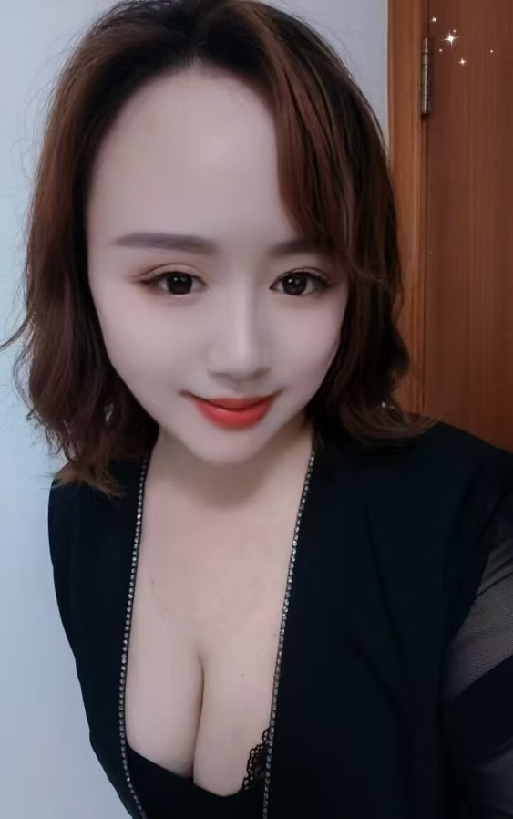 大奶翘臀熟女姐姐