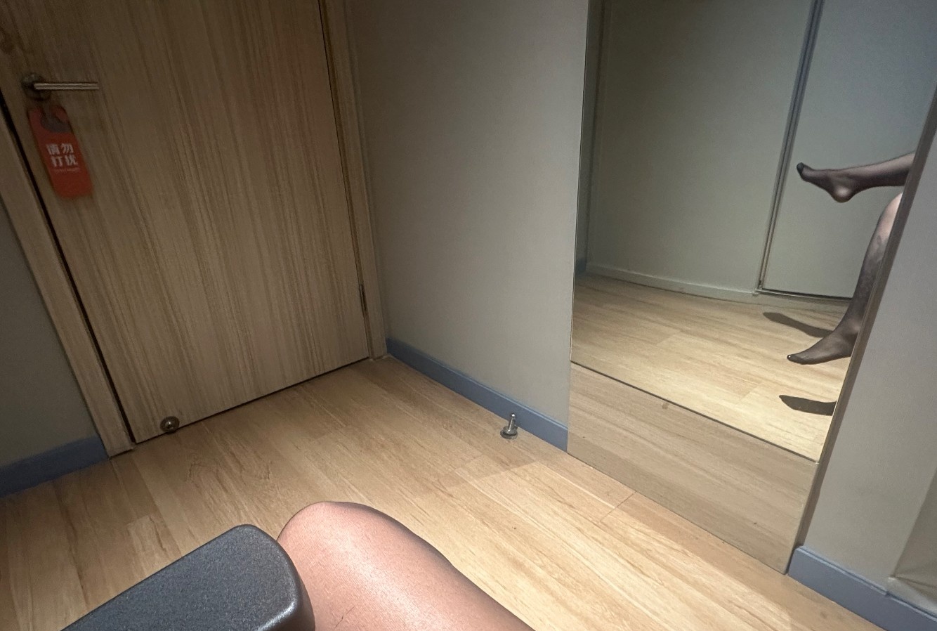 00后嫩妹小九