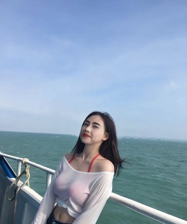 性感兼职小姐姐