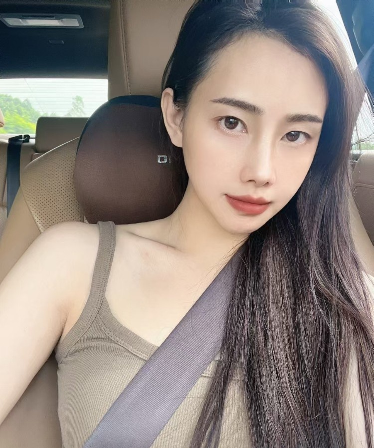 性感兼职小姐姐