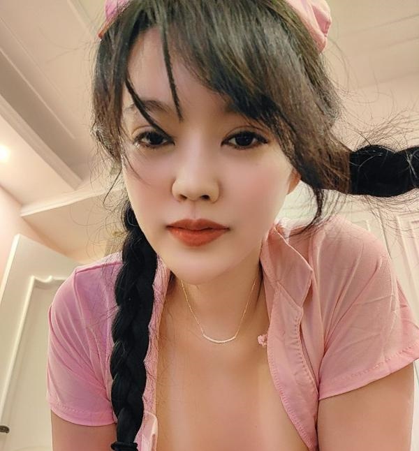麻花辫d奶妹子