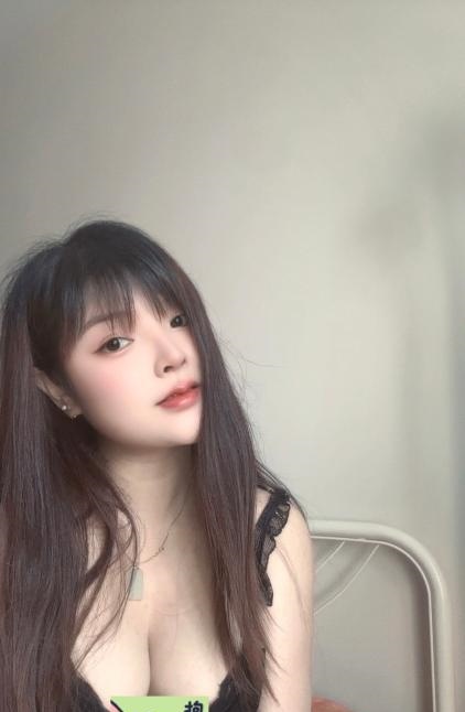 风骚肥臀大奶的小爱