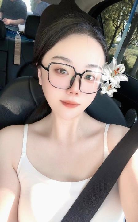 园区白嫩妹子