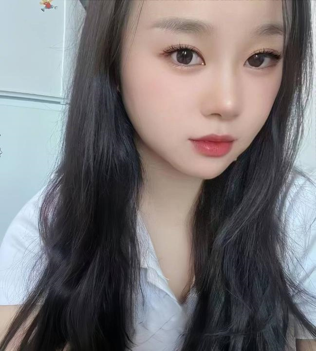 18岁微胖嫩妹
