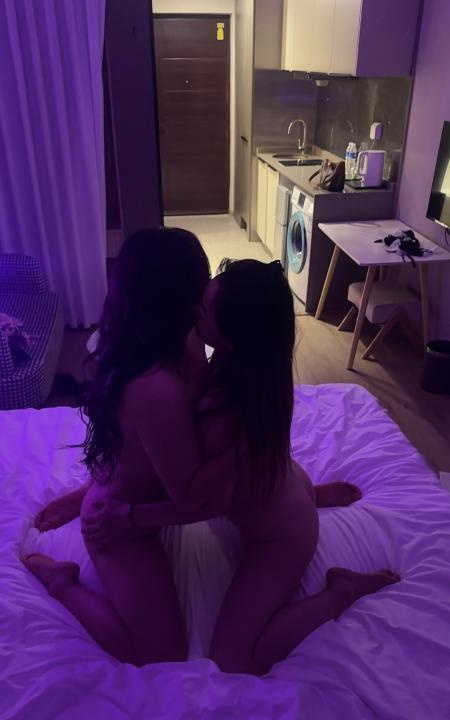双飞大屁股骚货