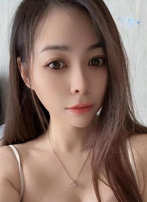 花都美胸女友Ava