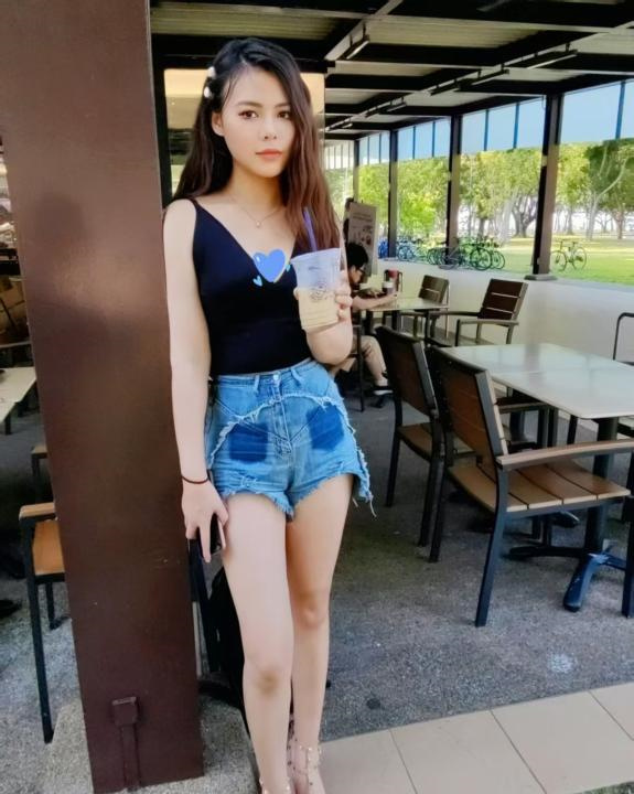 花都美胸女友Ava