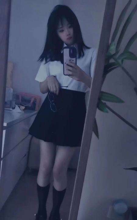 眼镜妹萌萌