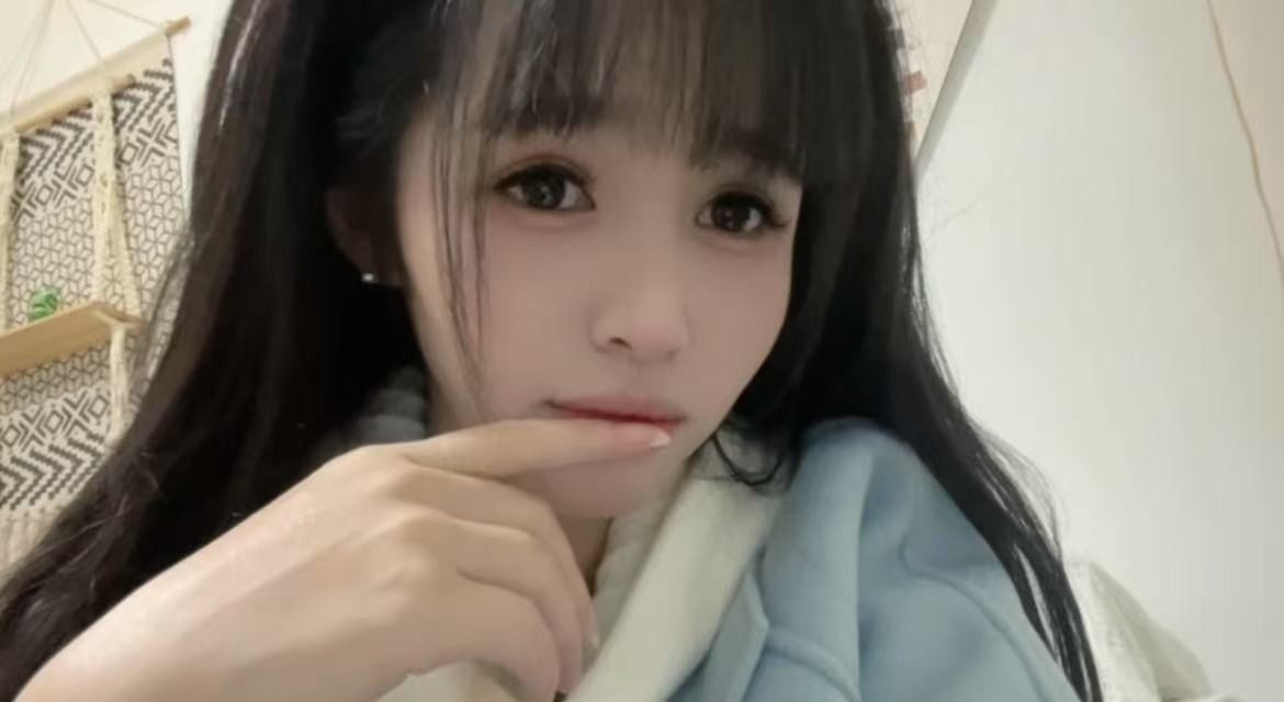 白云嫩妹叮当