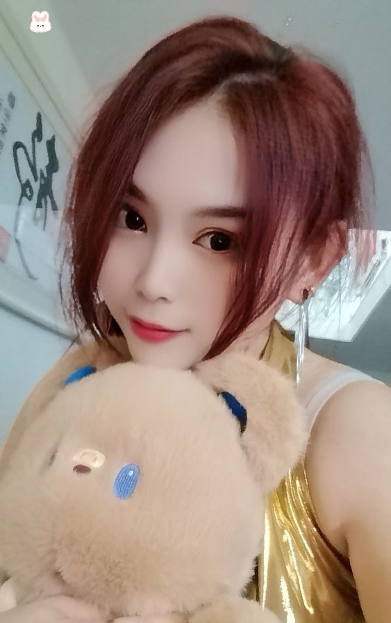 性格温顺小美女
