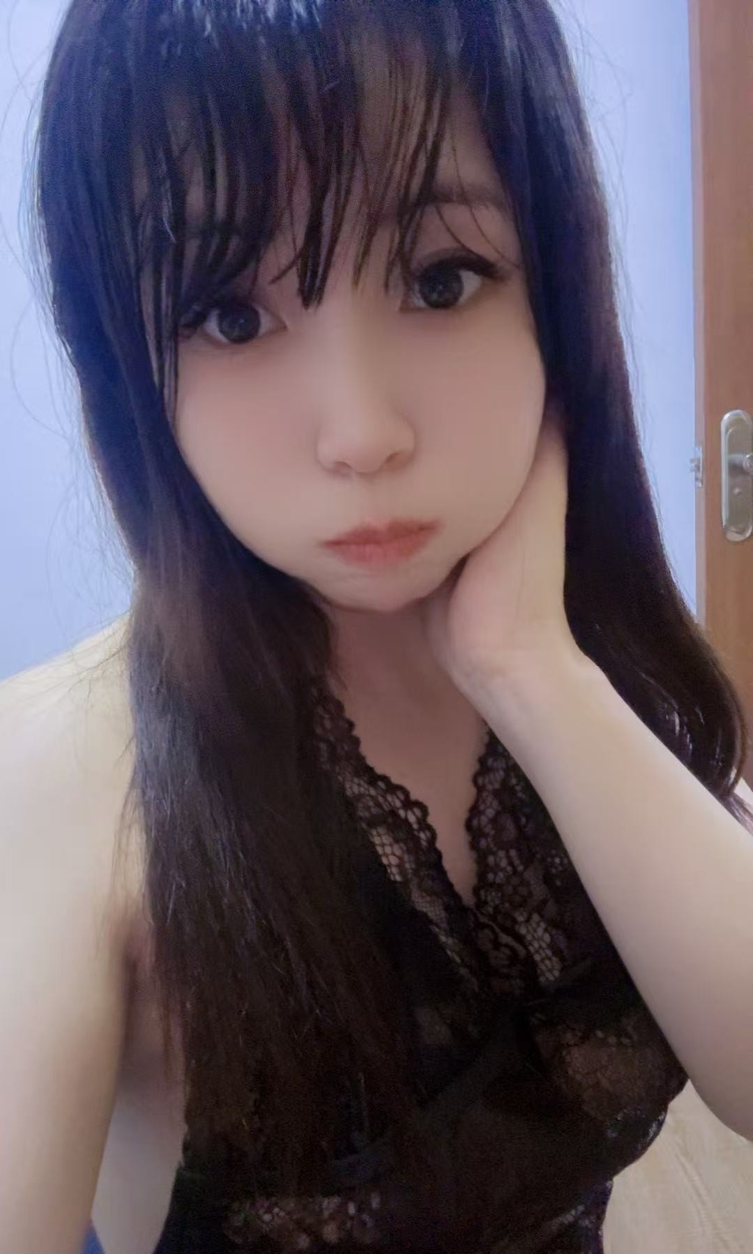 白云舌吻糖糖