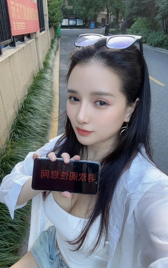 眼镜混血妹爱丽丝