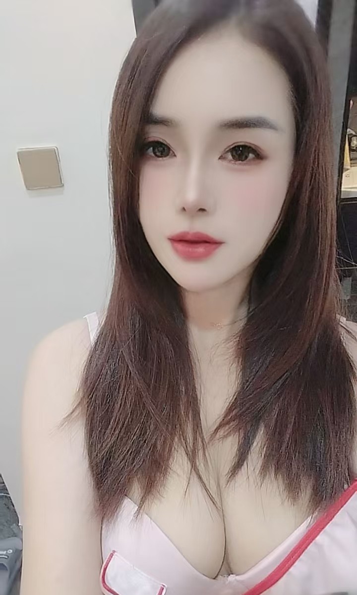 白云舌吻金莲