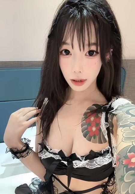 蜀山美乳纹身妹艳芳
