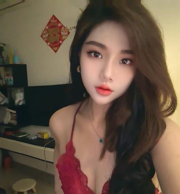 大胸颜值女友