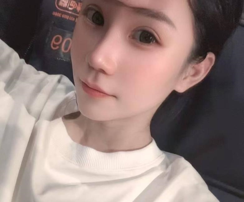 小个子骚妹