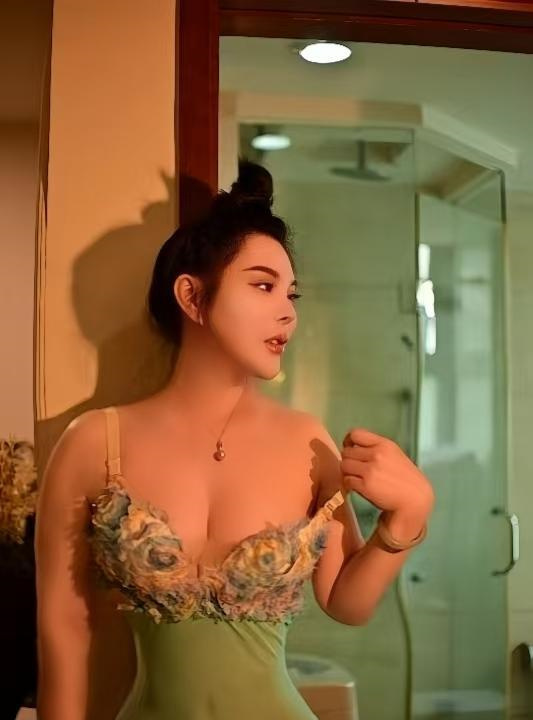 体验上城高铁旁骚妇
