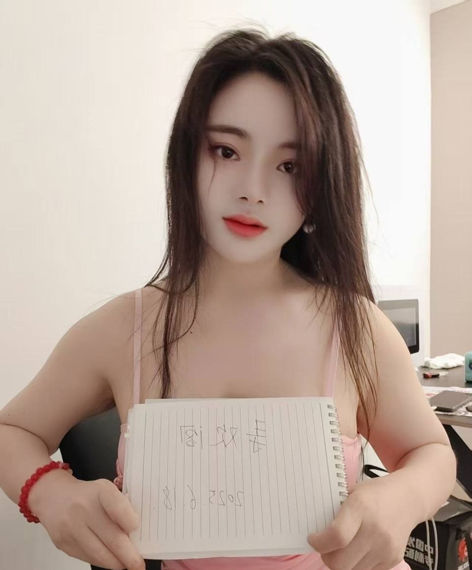 大胸爱笑小妹