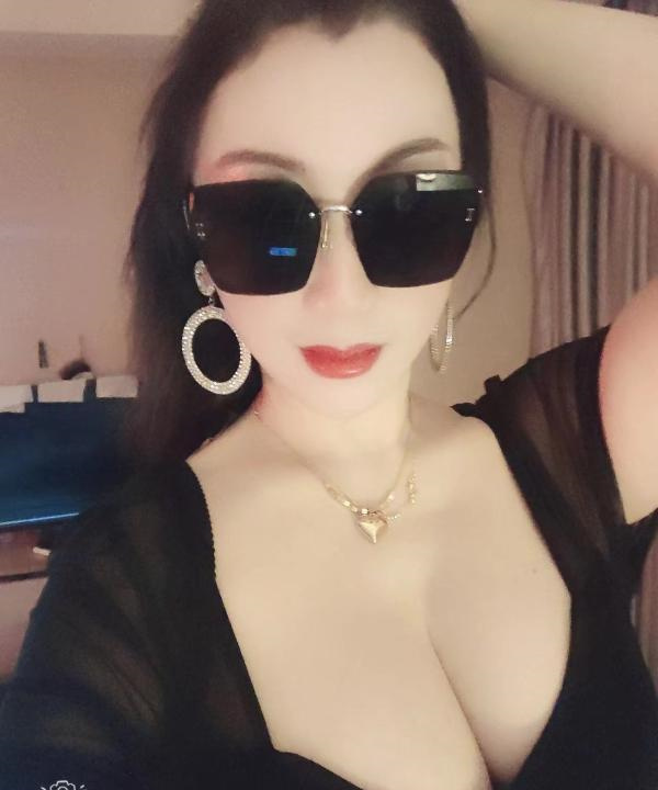 越秀气质美女丽莎