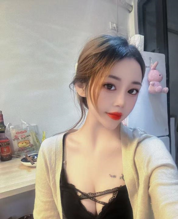 高挑大波妹
