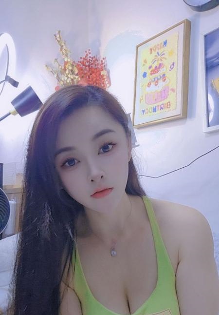 小巧玲珑颜值甜儿