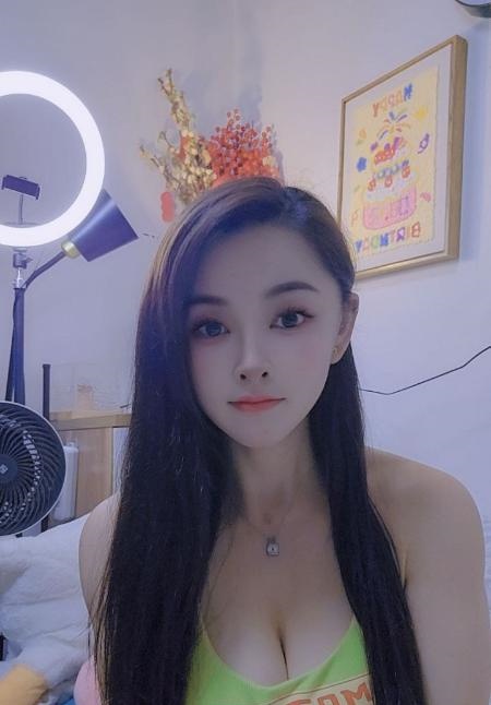 小巧玲珑颜值甜儿