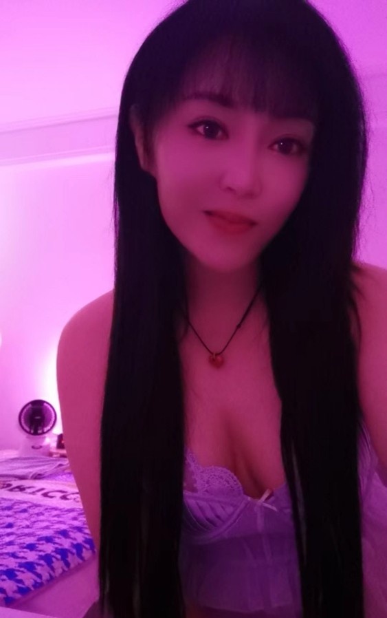 宝山美胸少妇