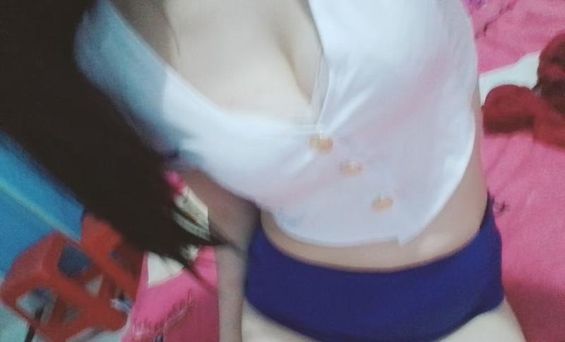 再次返食骚逼朵朵